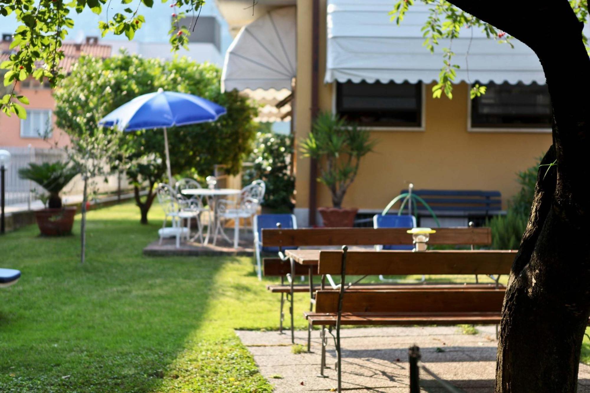 Hotel Villa Al Vento Torbole Sul Garda Luaran gambar