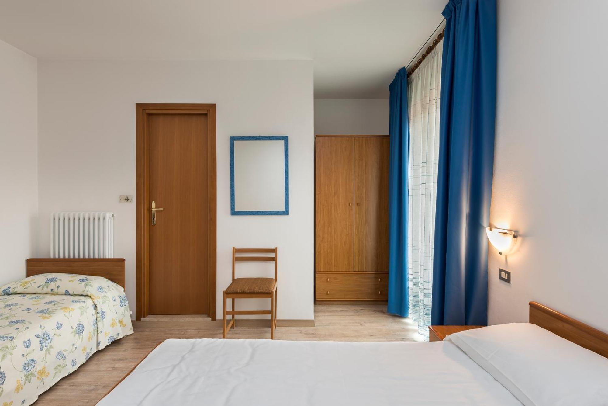 Hotel Villa Al Vento Torbole Sul Garda Bilik gambar