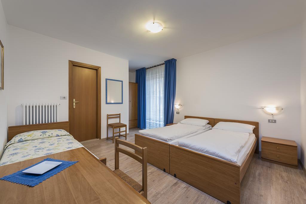 Hotel Villa Al Vento Torbole Sul Garda Bilik gambar