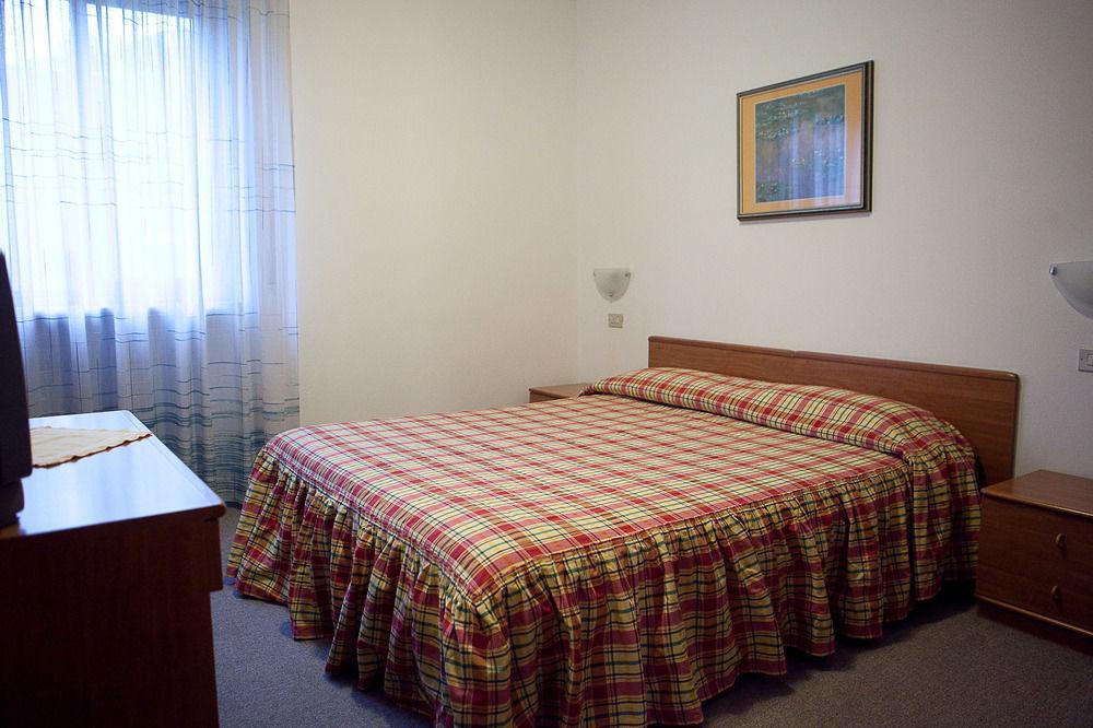 Hotel Villa Al Vento Torbole Sul Garda Luaran gambar