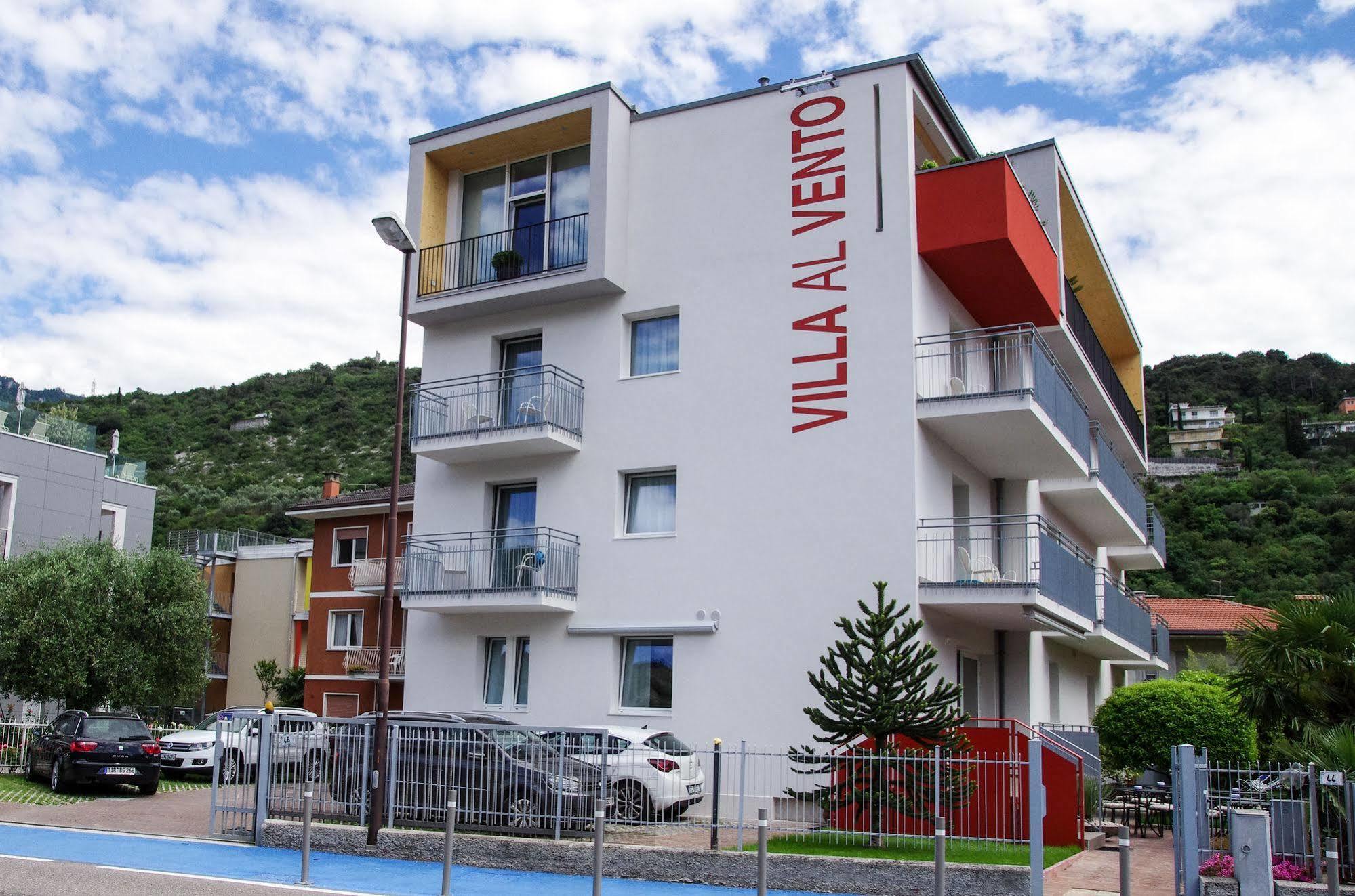 Hotel Villa Al Vento Torbole Sul Garda Luaran gambar